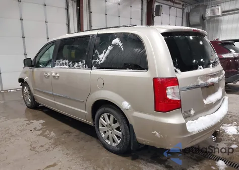 2015 Chrysler Town & Country Touring z USA, uszkodzony, nr VIN 2C4RC1BG3FR637235